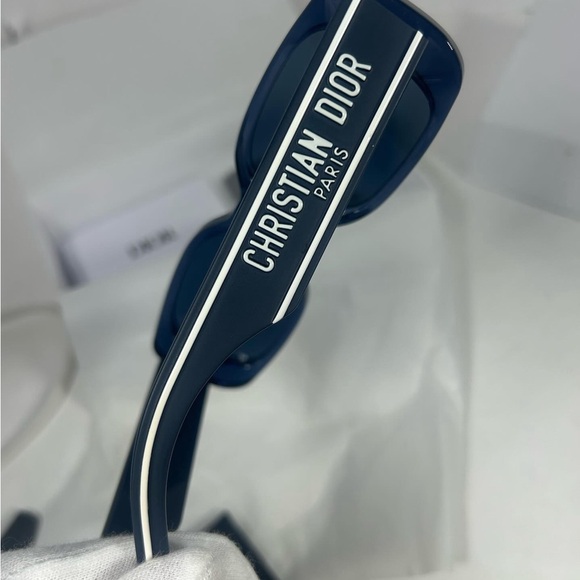 DIOR
Wildior S2U Rectangular Sunglasses - Picture 8 of 13